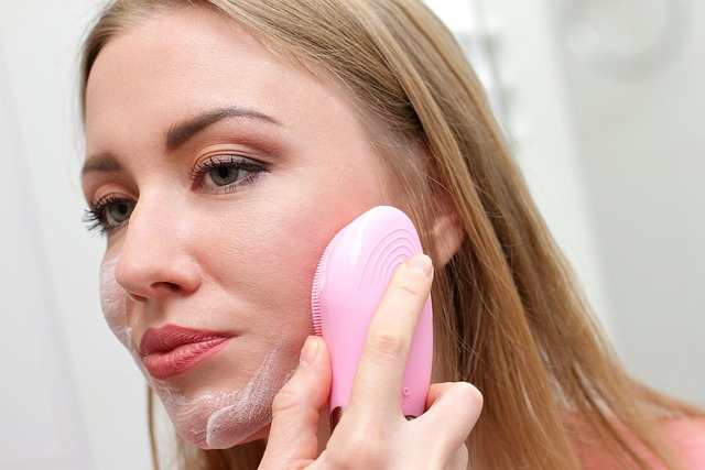 Come detergere il viso dopo la rimozione del make up